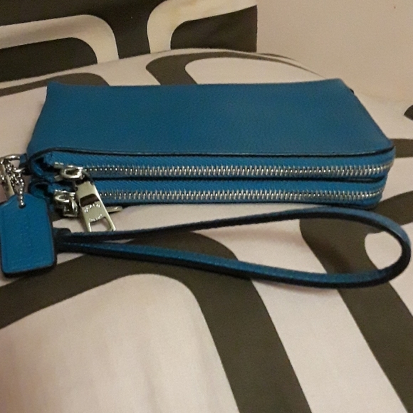 Coach Wristlet Double-Zipper Blue - Picture 10 of 10